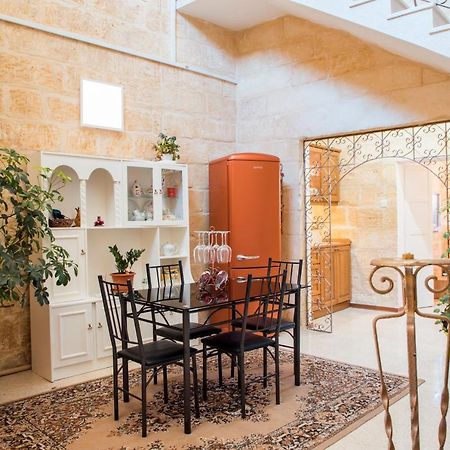 Tal-Karmnu Entire House With Private Heated Pool And Jacuzzi Villa Kirkop ภายนอก รูปภาพ