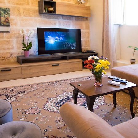 Tal-Karmnu Entire House With Private Heated Pool And Jacuzzi Villa Kirkop ภายนอก รูปภาพ
