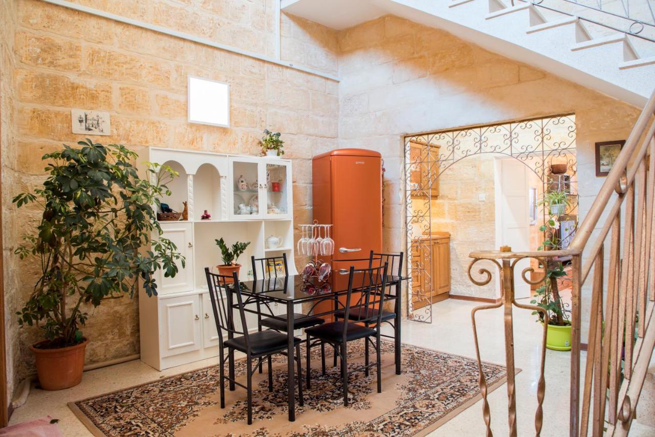 Tal-Karmnu Entire House With Private Heated Pool And Jacuzzi Villa Kirkop ภายนอก รูปภาพ