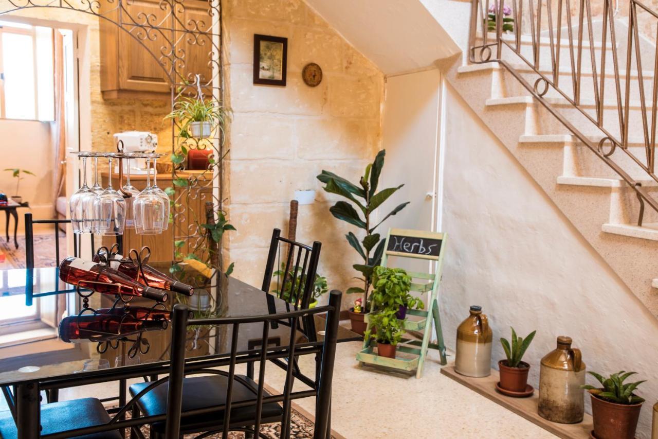 Tal-Karmnu Entire House With Private Heated Pool And Jacuzzi Villa Kirkop ภายนอก รูปภาพ