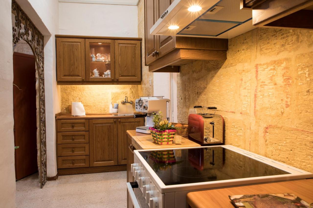 Tal-Karmnu Entire House With Private Heated Pool And Jacuzzi Villa Kirkop ภายนอก รูปภาพ