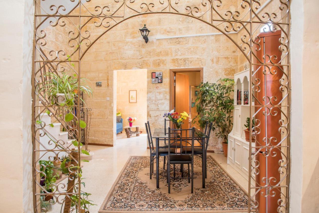 Tal-Karmnu Entire House With Private Heated Pool And Jacuzzi Villa Kirkop ภายนอก รูปภาพ
