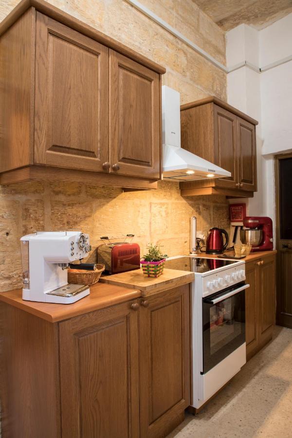 Tal-Karmnu Entire House With Private Heated Pool And Jacuzzi Villa Kirkop ภายนอก รูปภาพ