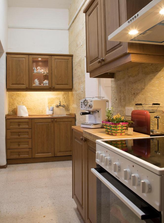 Tal-Karmnu Entire House With Private Heated Pool And Jacuzzi Villa Kirkop ภายนอก รูปภาพ