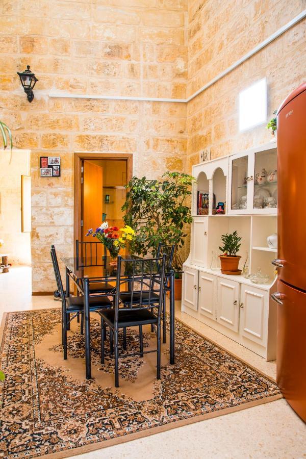 Tal-Karmnu Entire House With Private Heated Pool And Jacuzzi Villa Kirkop ภายนอก รูปภาพ