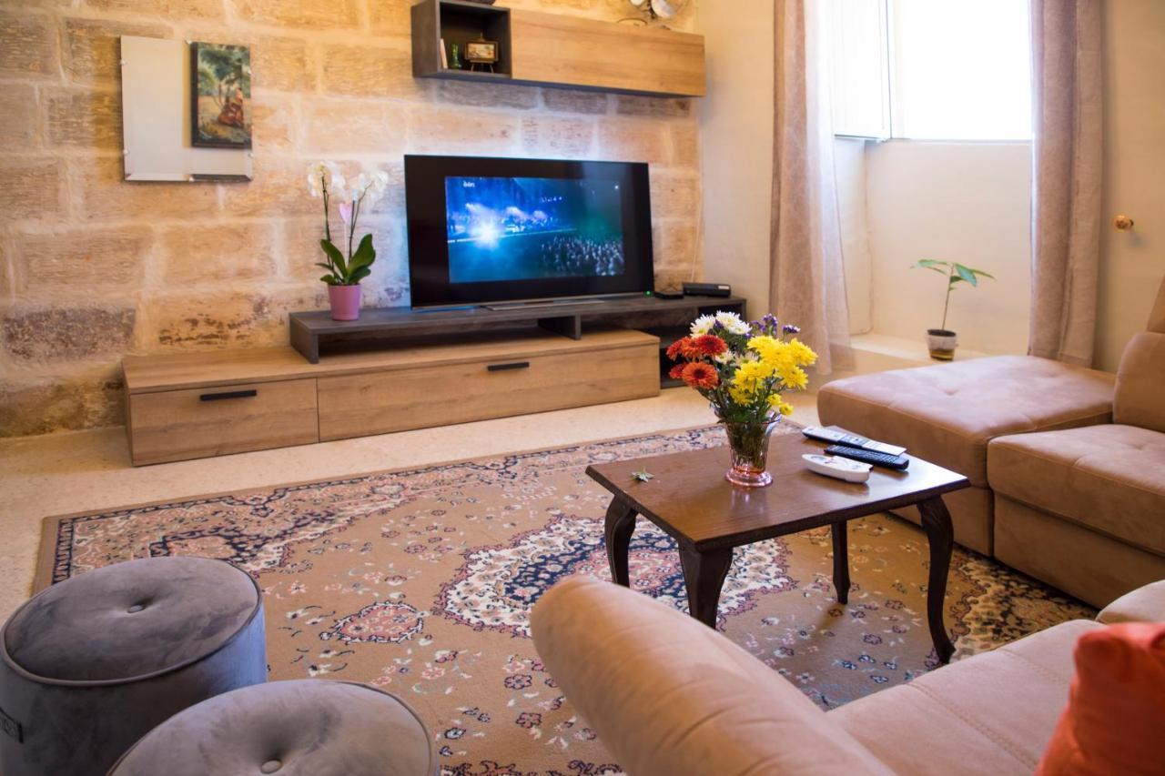 Tal-Karmnu Entire House With Private Heated Pool And Jacuzzi Villa Kirkop ภายนอก รูปภาพ
