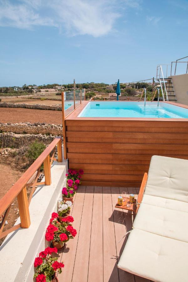 Tal-Karmnu Entire House With Private Heated Pool And Jacuzzi Villa Kirkop ภายนอก รูปภาพ