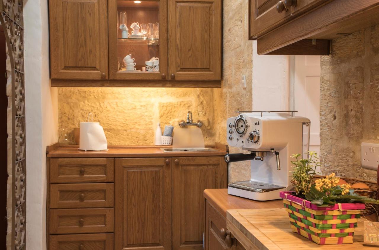 Tal-Karmnu Entire House With Private Heated Pool And Jacuzzi Villa Kirkop ภายนอก รูปภาพ