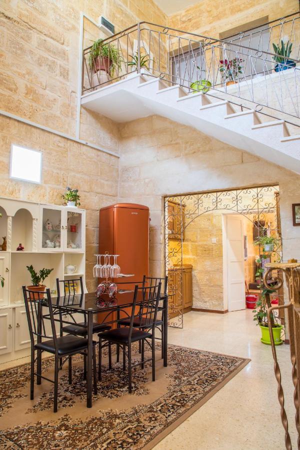 Tal-Karmnu Entire House With Private Heated Pool And Jacuzzi Villa Kirkop ภายนอก รูปภาพ