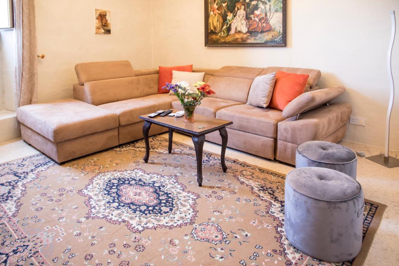 Tal-Karmnu Entire House With Private Heated Pool And Jacuzzi Villa Kirkop ภายนอก รูปภาพ
