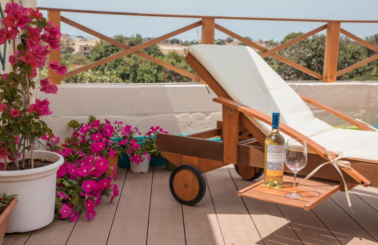 Tal-Karmnu Entire House With Private Heated Pool And Jacuzzi Villa Kirkop ภายนอก รูปภาพ